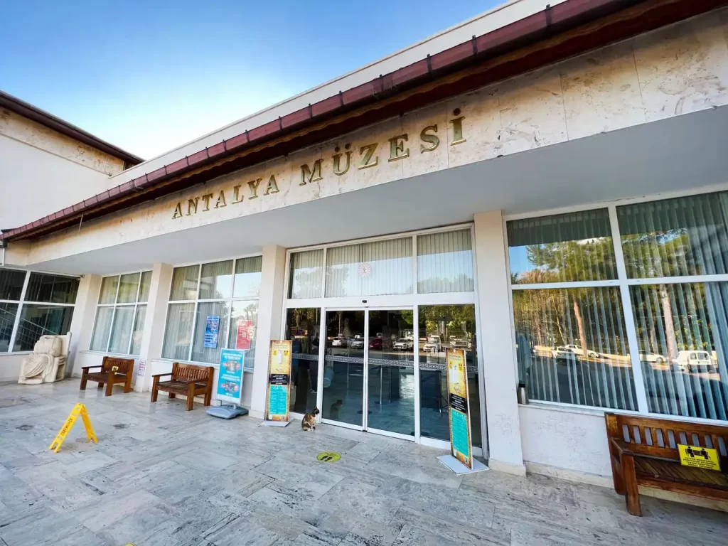antalya muzesi hakkinda bilgi ziyaret saatleri giris ucreti